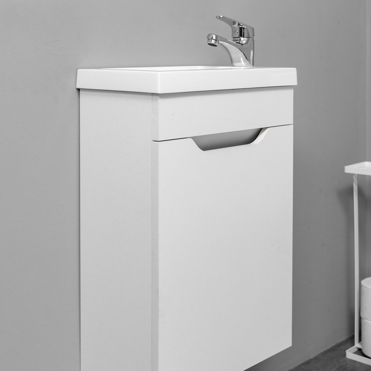 ИЗЕО 40 комплект мебели подвесной (тумба + раковина+смеситель), цвет белый IZ-T40W2-K/S