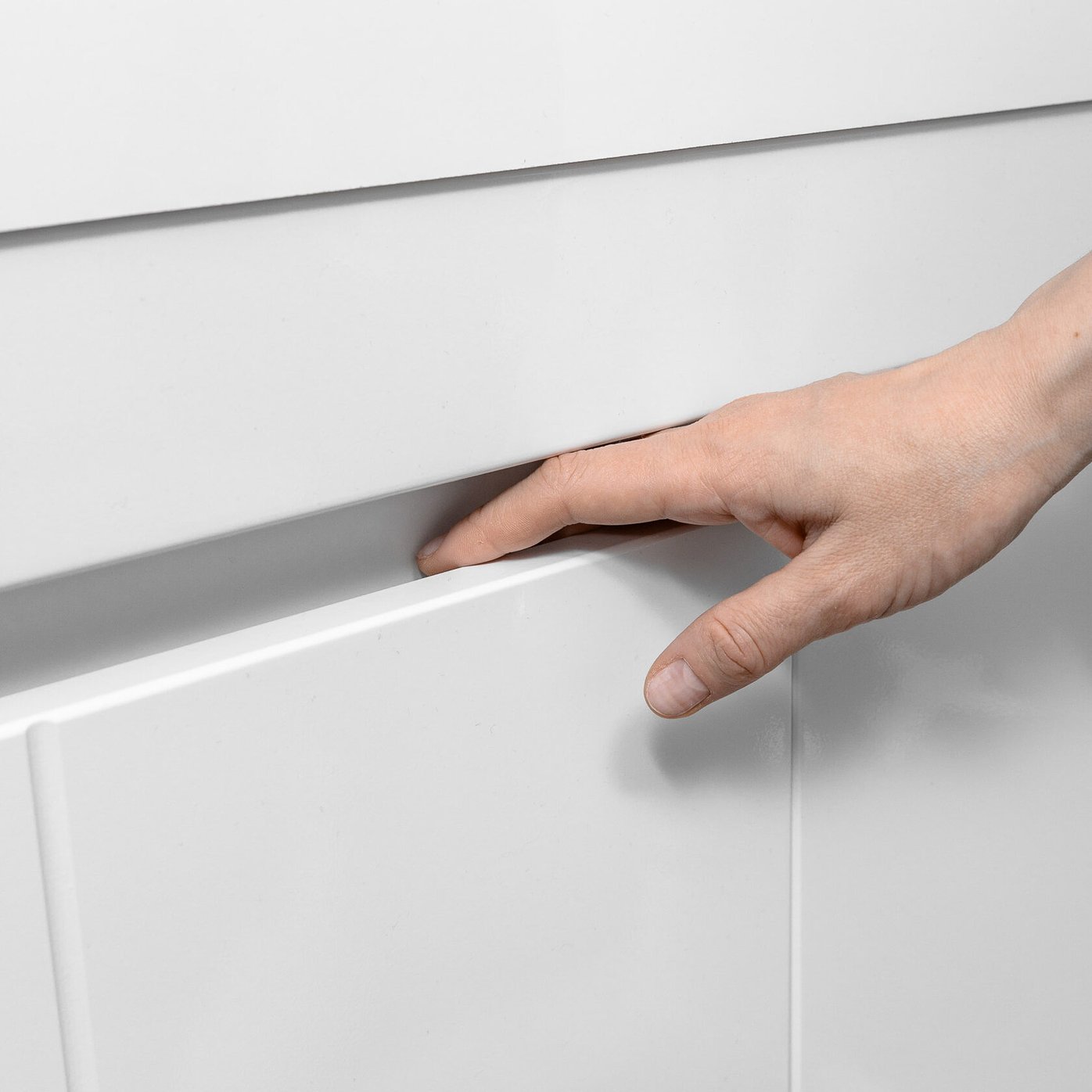 ЛИНГО 60 комплект, напольный с полосками на дверцах, фасад МДФ с фрезеровкой (под Астория), цвет Белый LI-T60-W2