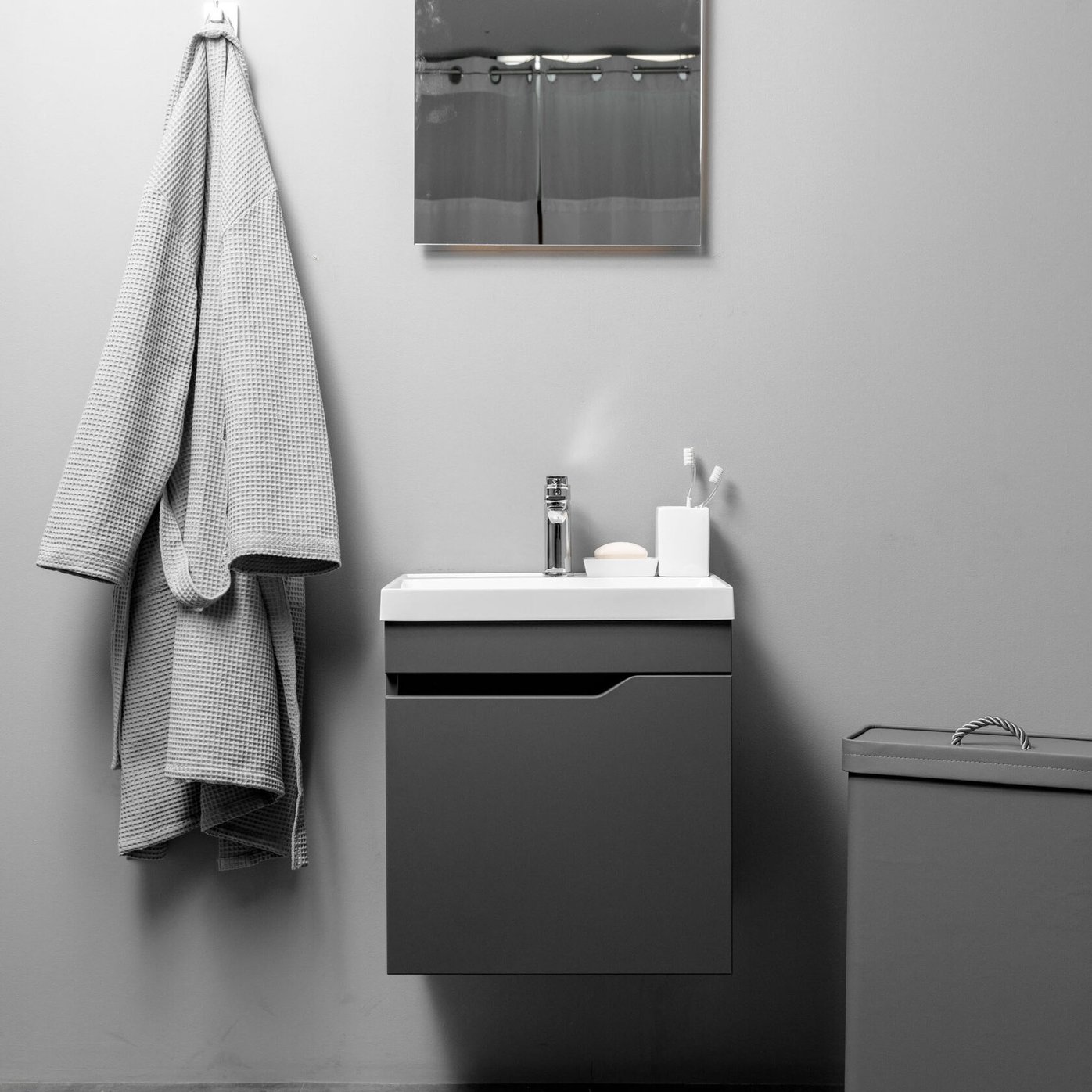 ФОРТУНА 50 Комплект мебели подвесной, дверь с вырезом (под Слим 50/Альтаис 35), цвет Графит FT-S-T50Gr