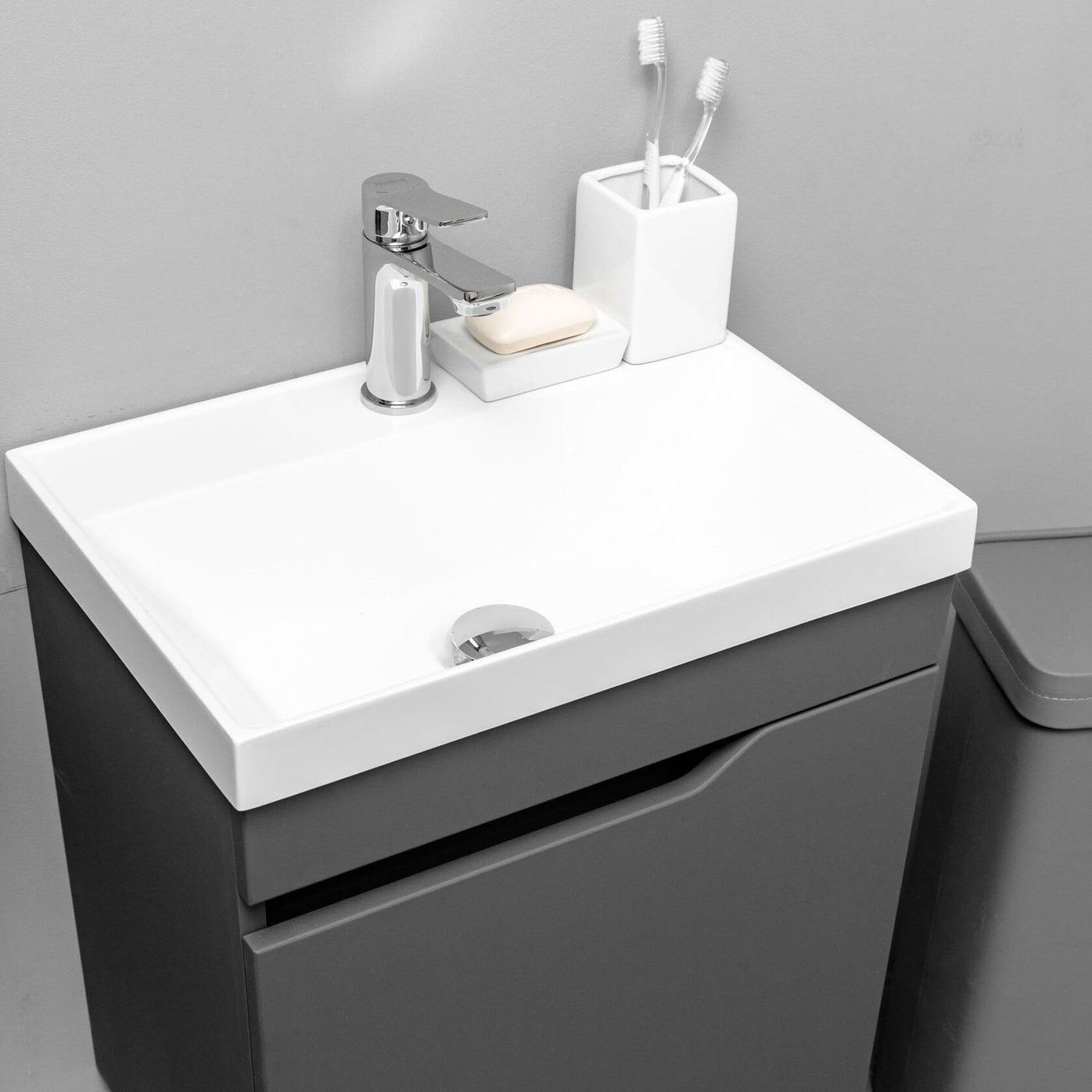 ФОРТУНА 50 Комплект мебели подвесной, дверь с вырезом (под Слим 50/Альтаис 35), цвет Графит FT-S-T50Gr