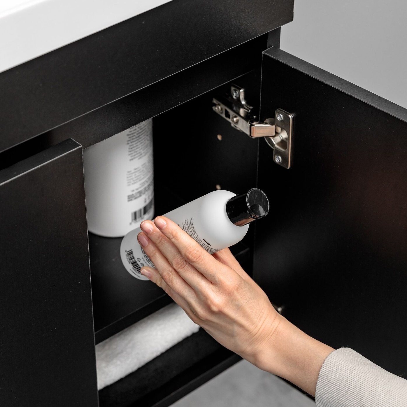 ИЗЕО 50 комплект мебели подвесной c дверцами (под Слим 50/Альтаис 35), Черный IZ-S-T50BSh