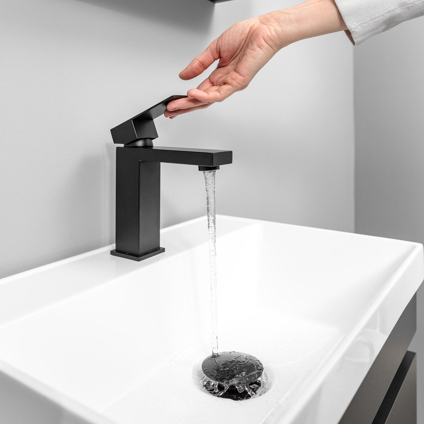 ИЗЕО 50 комплект мебели подвесной c дверцами (под Слим 50/Альтаис 35), Черный IZ-S-T50BSh