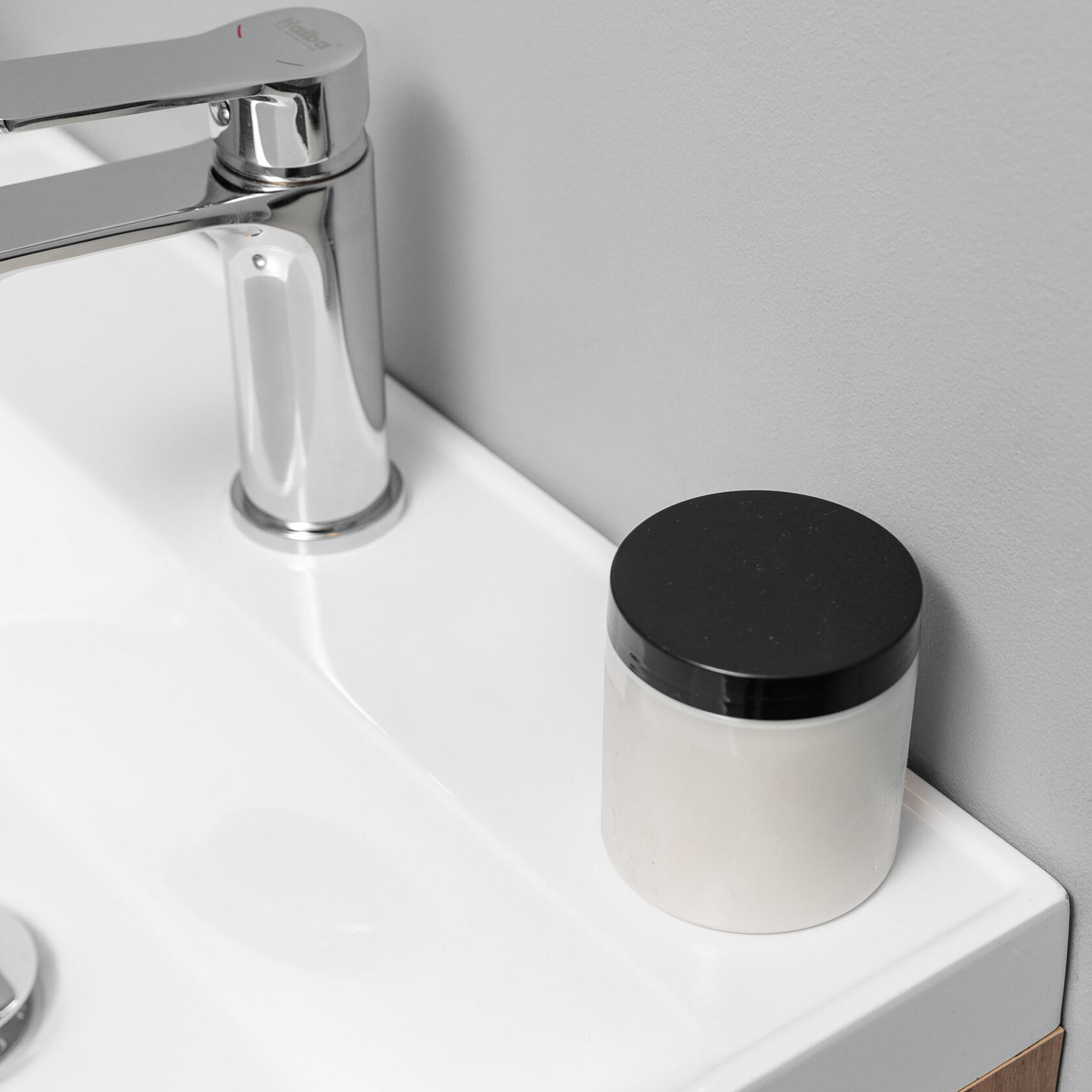 ТЕННО 50 Комплект мебели подвесной с раковиной Слим 50/Альтаис 35, Белый + Дуб крафт золотой