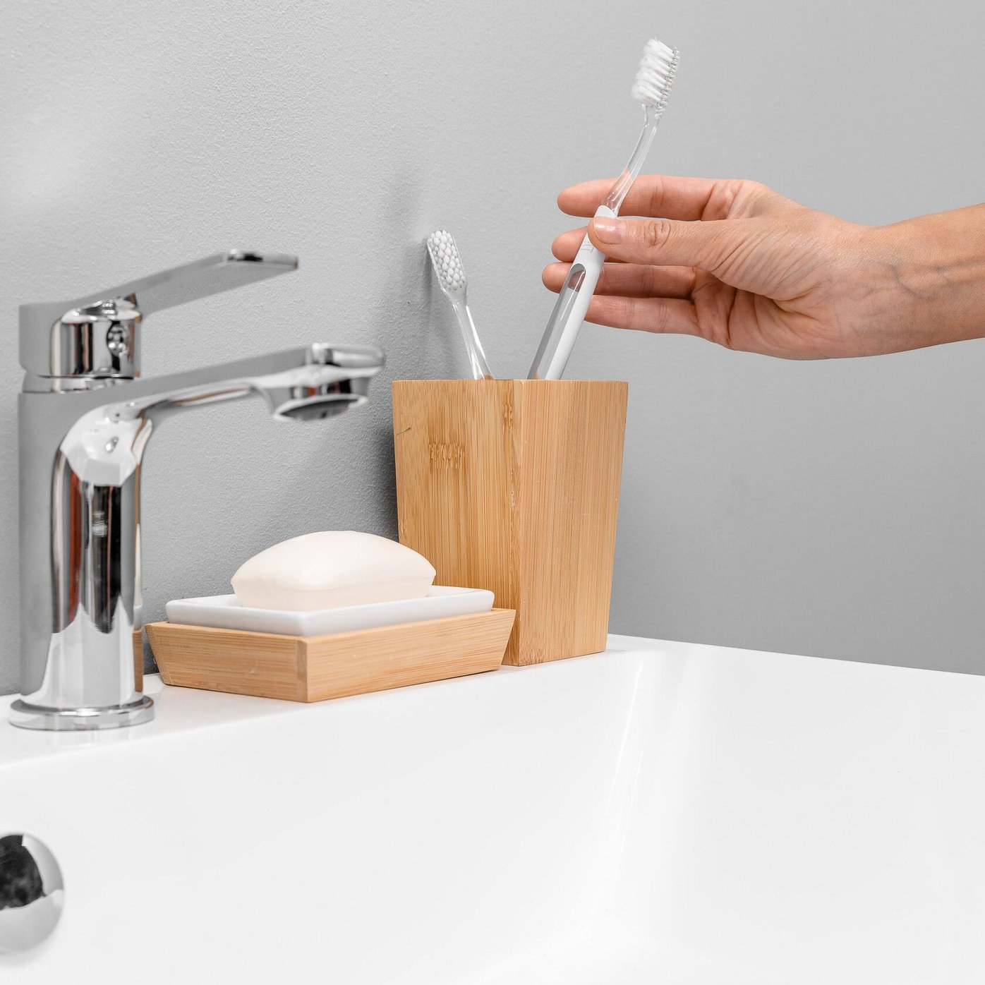 НЕМИ 60 комплект мебели подвесной c дверцами (тумба + умывальник Дакота 60), Белый