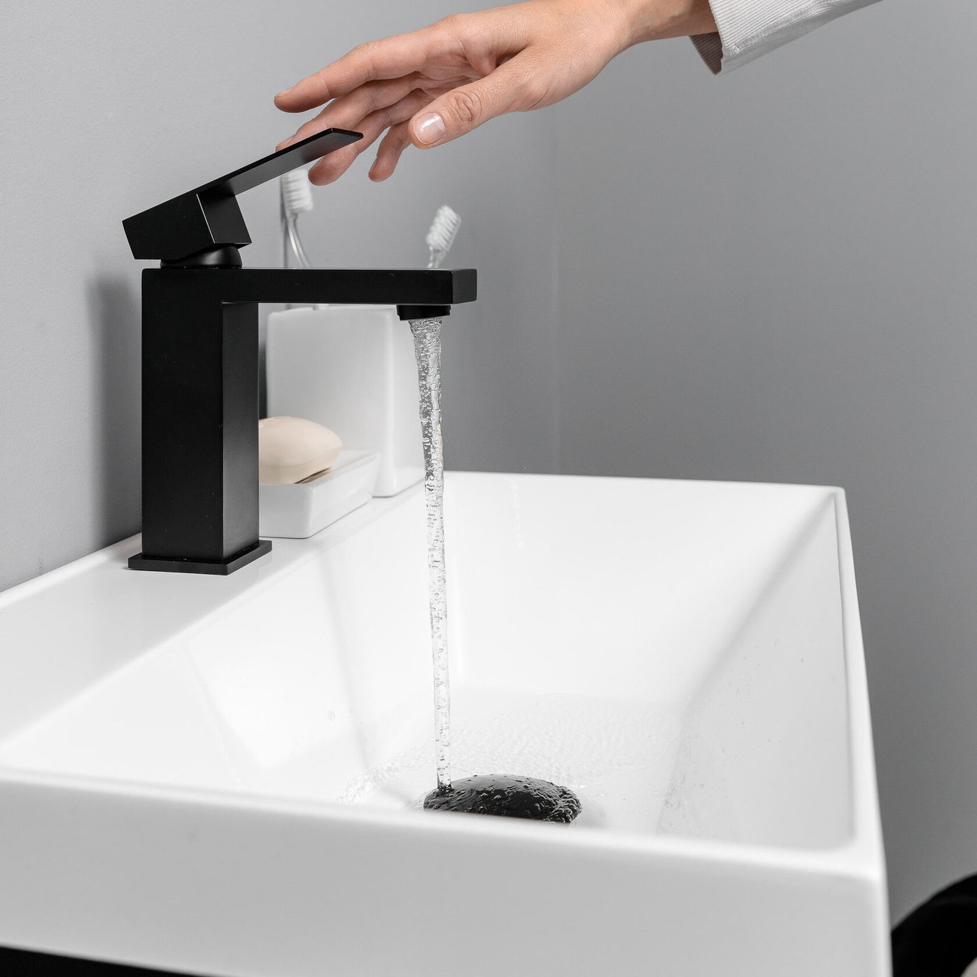 АРОНА 50 Комплект мебели подвесной с дверцами, фасад МДФ с вырезами (под Слим 50/Альтаис 35), Черный AR-T50-Bl