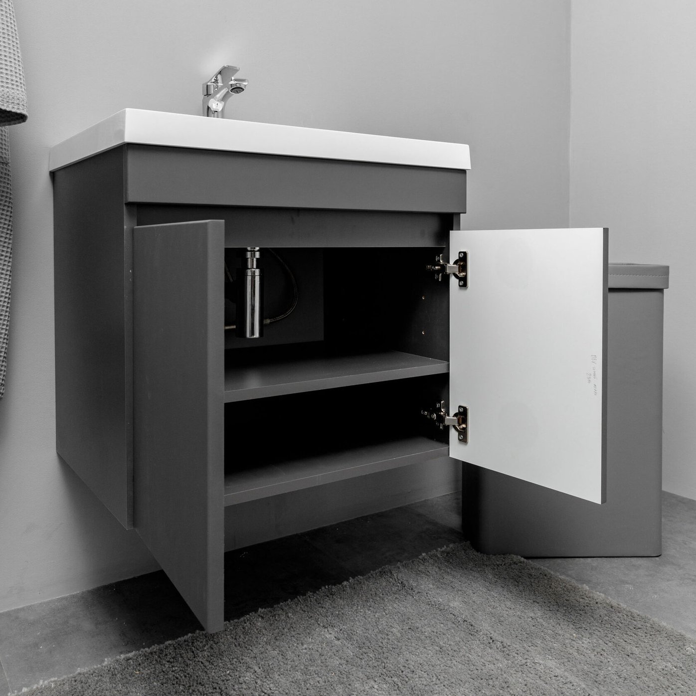 НЕМИ 60 комплект мебели подвесной c дверцами (тумба + умывальник Дакота 60) Графит NM-D-T60Gr