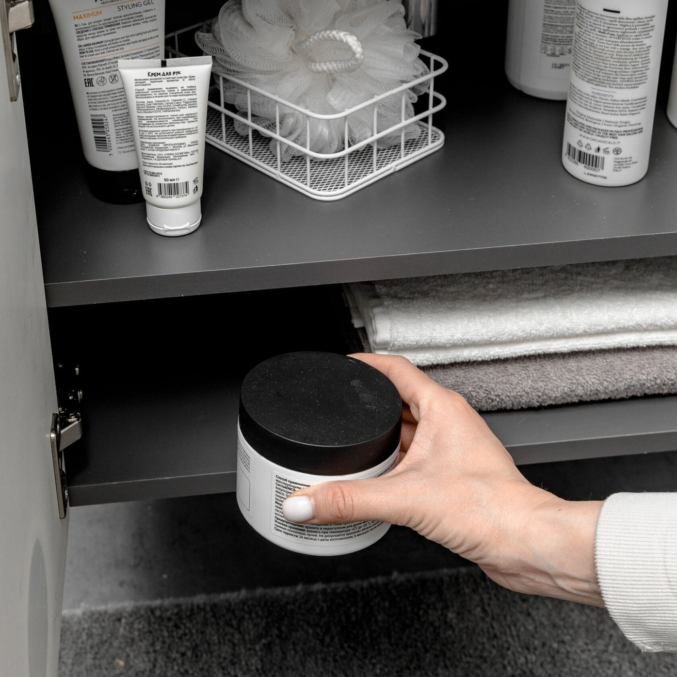 НЕМИ 60 комплект мебели подвесной c дверцами (тумба + умывальник Дакота 60) Графит NM-D-T60Gr