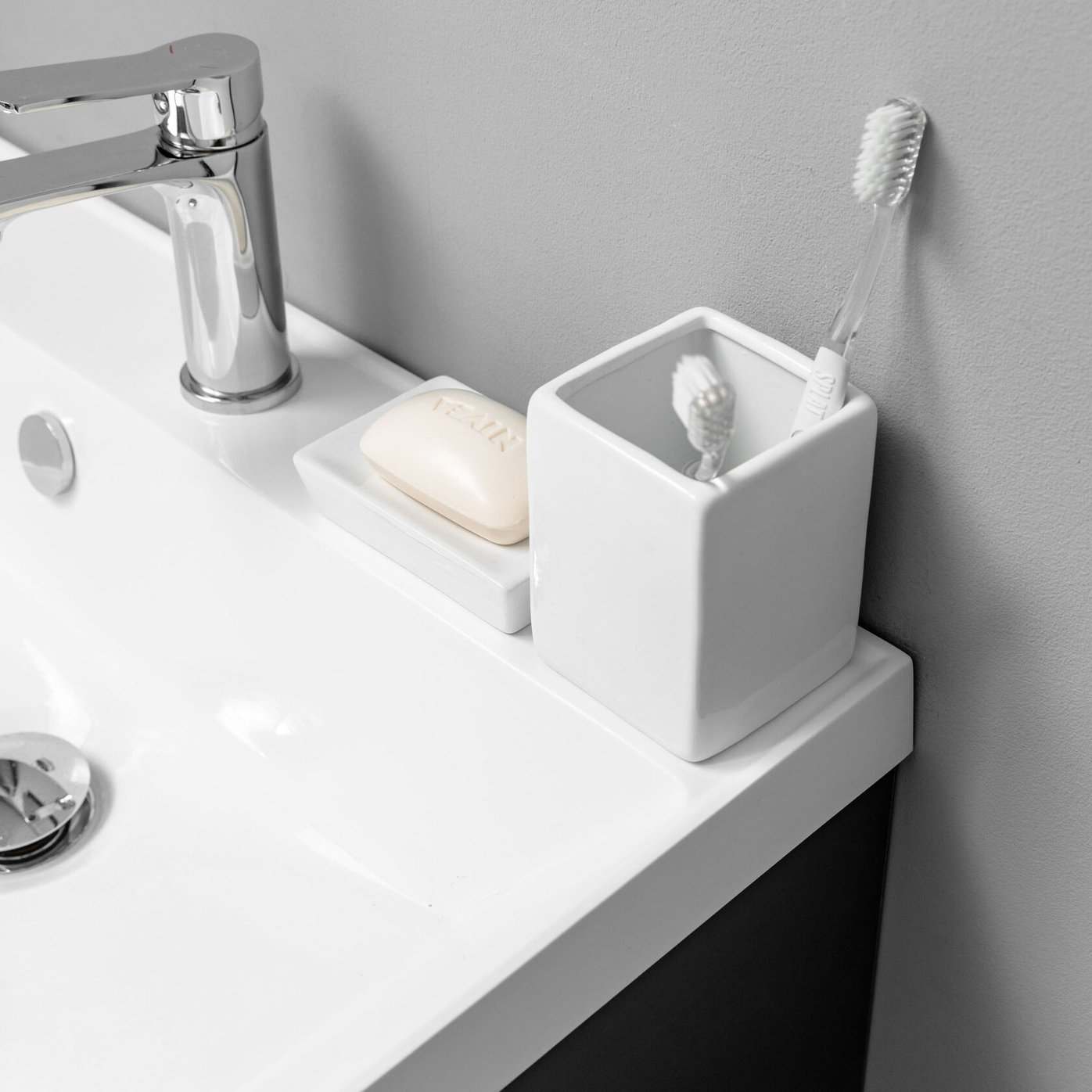 НЕМИ 60 комплект мебели подвесной c дверцами (тумба + умывальник Дакота 60) Графит NM-D-T60Gr