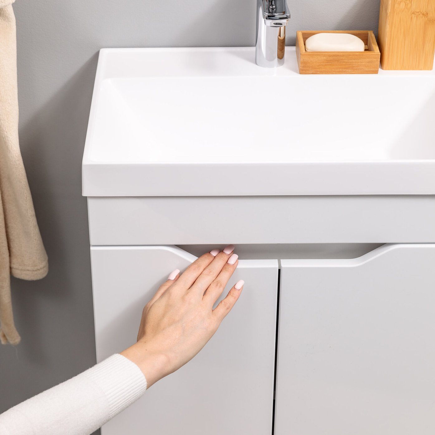 АРОНА 50 Комплект мебели подвесной с дверцами, фасад МДФ с вырезами (под Слим 50/Альтаис 35), Белый AR-T50-W