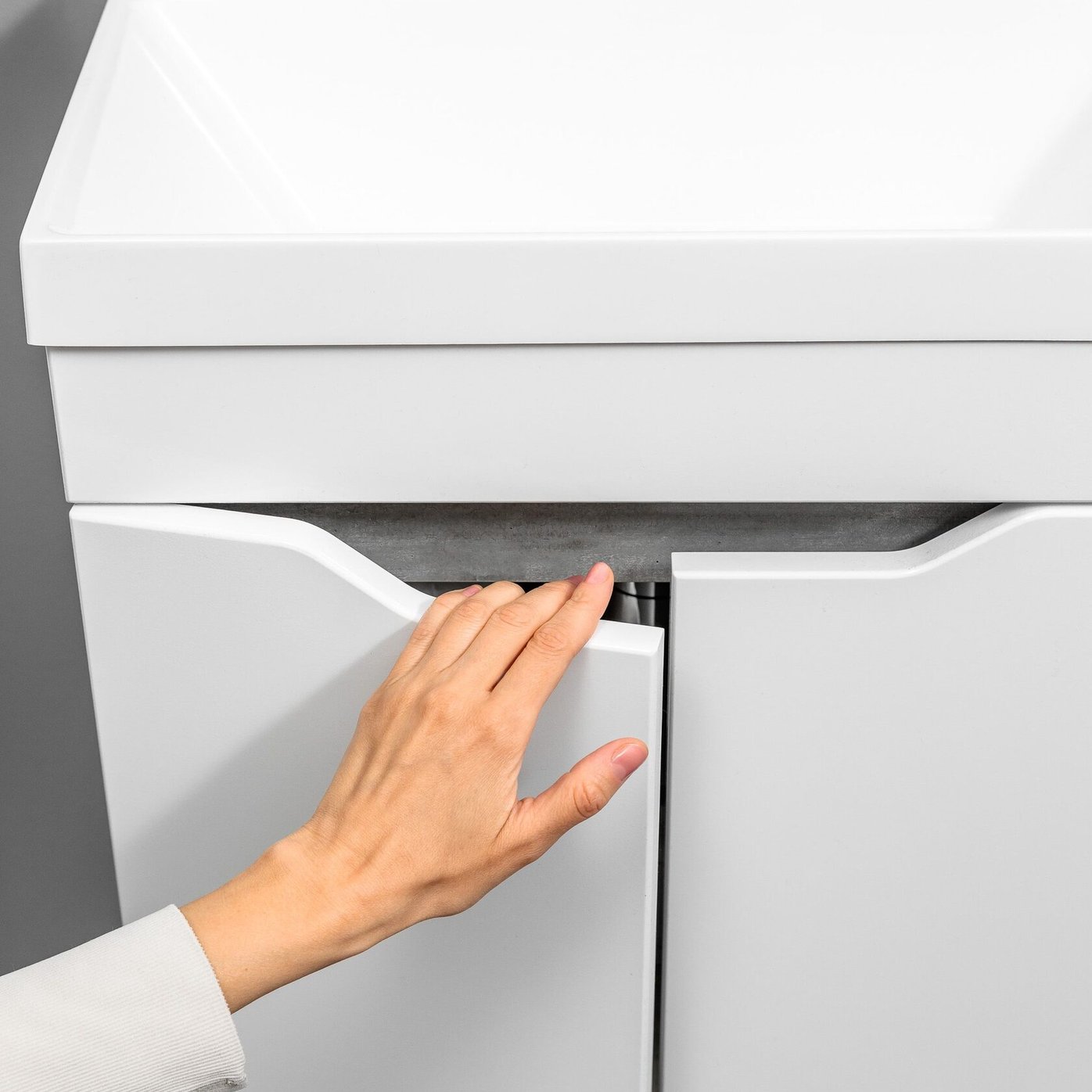 АРОНА 50 Комплект мебели подвесной, 2 дверцы с вырезами (под Слим 50/Альтаис 35), Белый/Бетон метрополитан AR-T50-W/BM