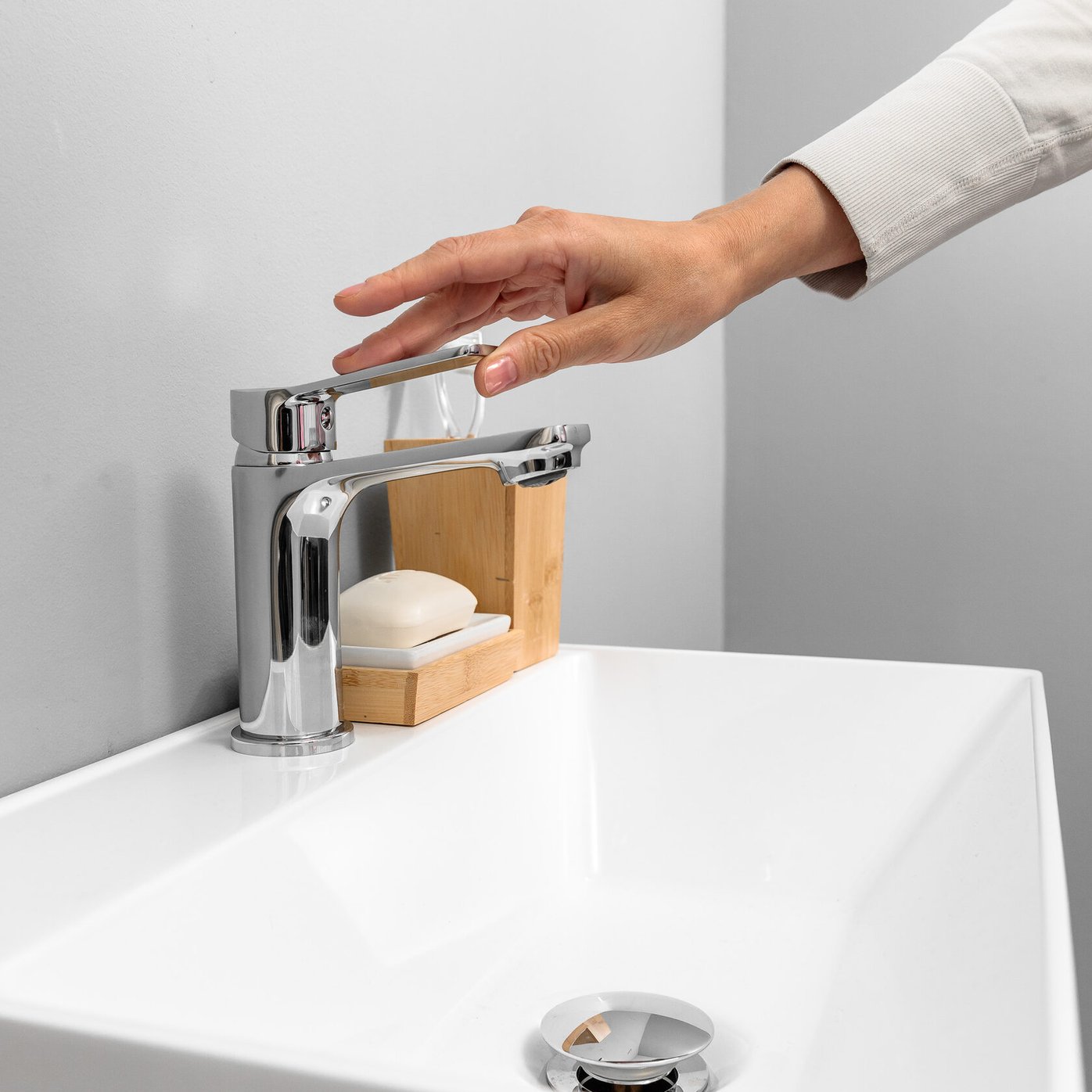 ФОРТУНА 50 Комплект мебели подвесной, дверь с вырезом (под Слим 50/Альтаис 35), цвет Белый FT-S-T50W