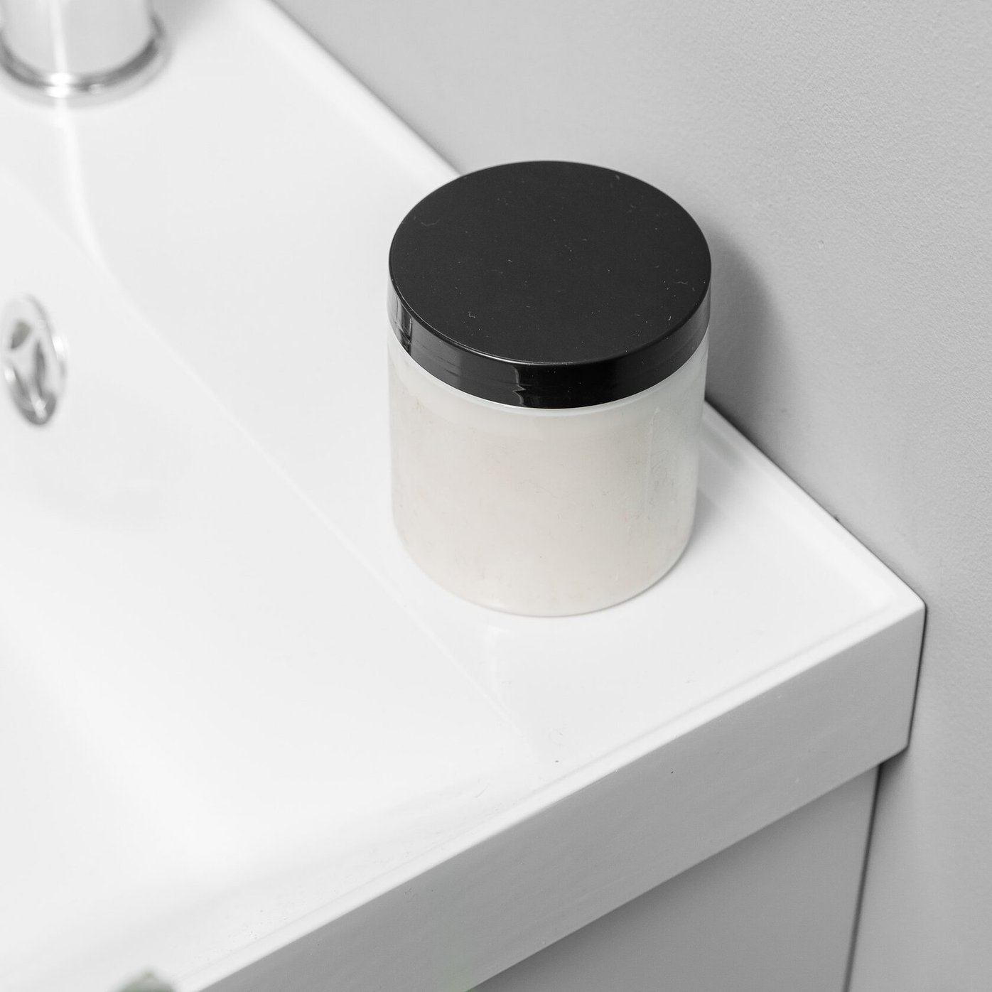 ПУРО 60 комплект, подвесной с 2 ящиками, фасад фрезерованный с нишами (под Астория), цвет Белый PU-T60-W