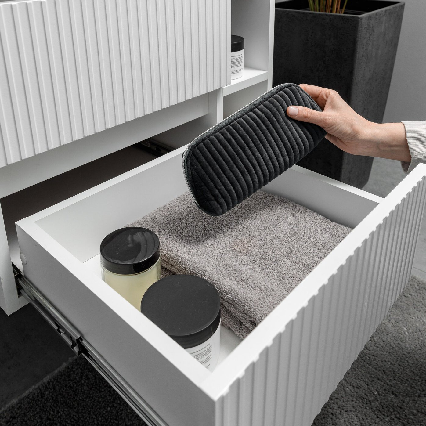 ПУРО 60 комплект, подвесной с 2 ящиками, фасад фрезерованный с нишами (под Астория), цвет Белый PU-T60-W